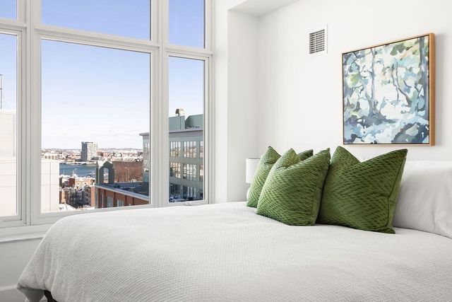 100 Lovejoy Wharf PH1A, Boston, MA 02114