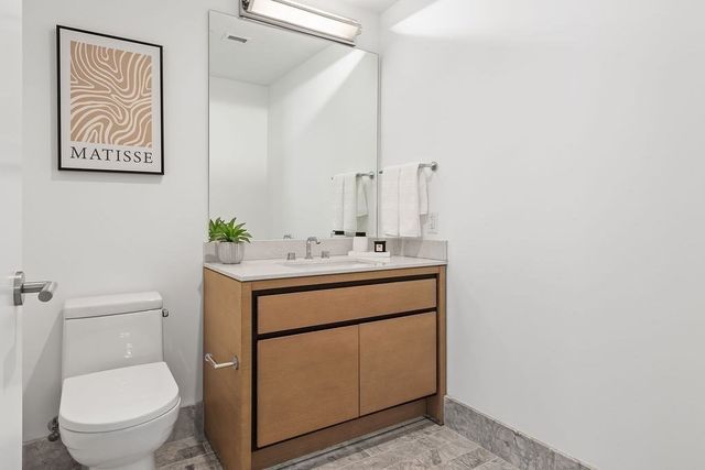 100 Lovejoy Wharf PH1A, Boston, MA 02114