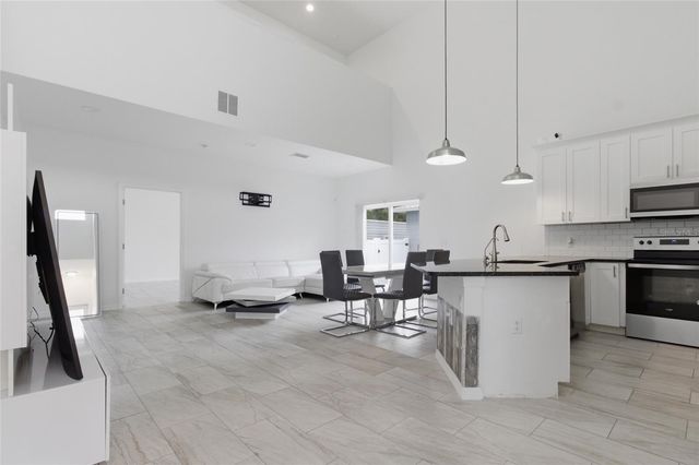 3702 WIGGINS LEAF STREET, Tampa, FL 33619