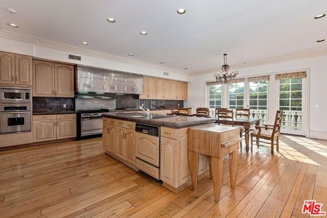 701 N Beverly Drive, Beverly Hills, CA 90210