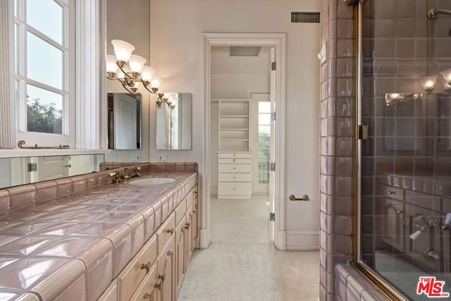 701 N Beverly Drive, Beverly Hills, CA 90210