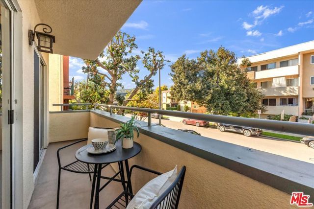 4426 VENTURA CANYON Avenue 102, Sherman Oaks, CA 91423