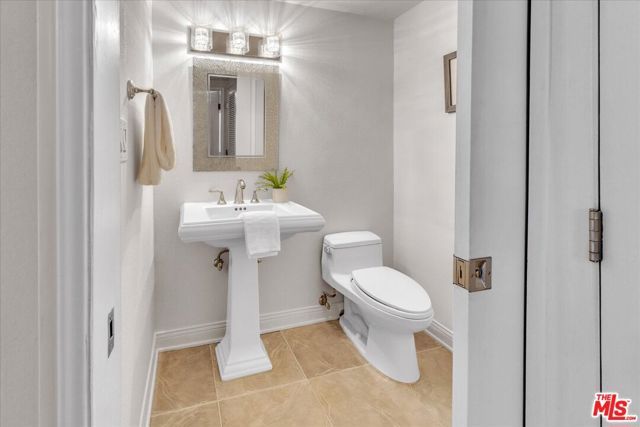 4426 VENTURA CANYON Avenue 102, Sherman Oaks, CA 91423