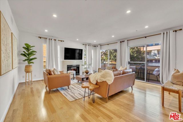 4426 VENTURA CANYON Avenue 102, Sherman Oaks, CA 91423