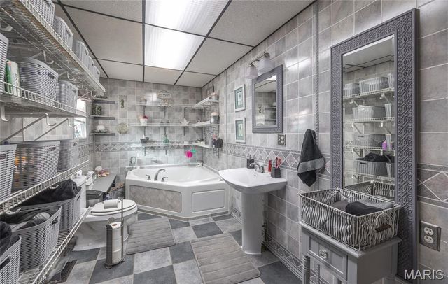 10 Lehmond Island Road, St Charles, MO 63301