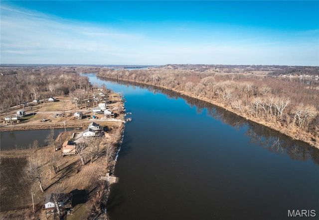 10 Lehmond Island Road, St Charles, MO 63301