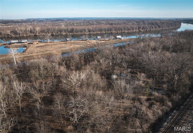 10 Lehmond Island Road, St Charles, MO 63301