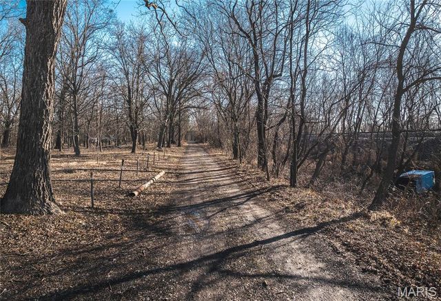 10 Lehmond Island Road, St Charles, MO 63301