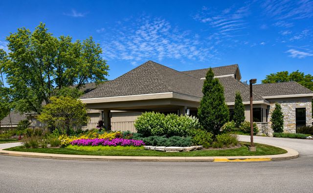 83 THORNHILL Lane B, Lake Barrington, IL 60010
