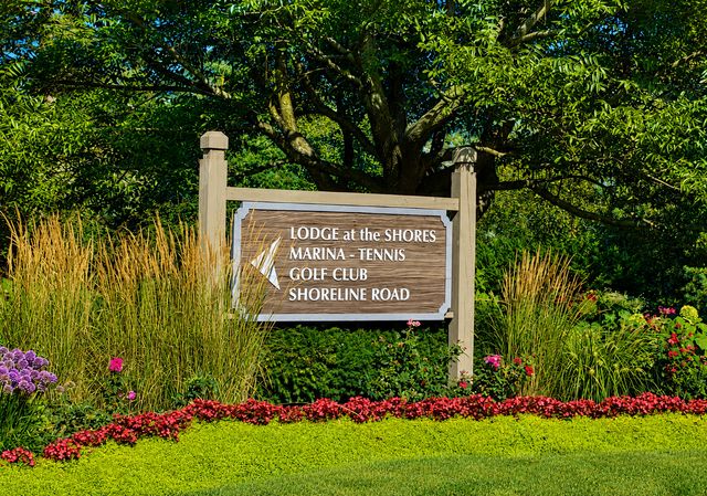83 THORNHILL Lane B, Lake Barrington, IL 60010