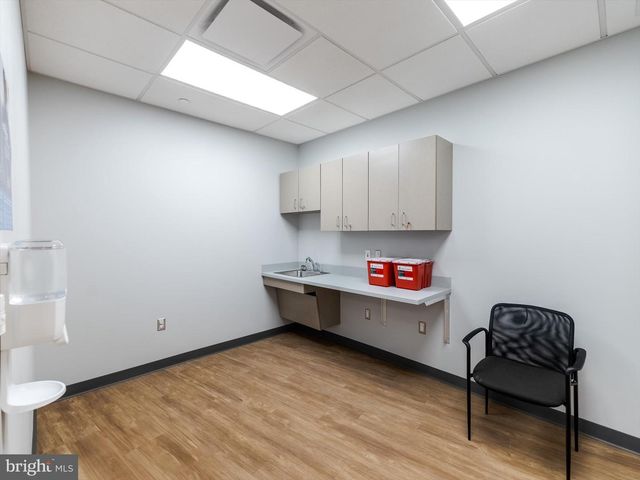 520 W ROOSEVELT BLVD, Philadelphia, PA 19120