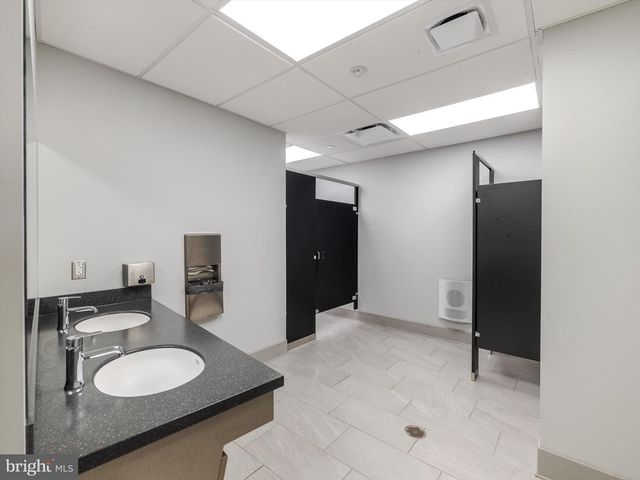 520 W ROOSEVELT BLVD, Philadelphia, PA 19120