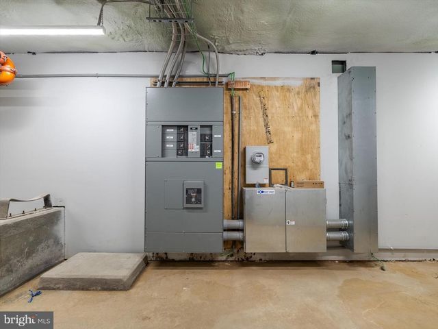 520 W ROOSEVELT BLVD, Philadelphia, PA 19120