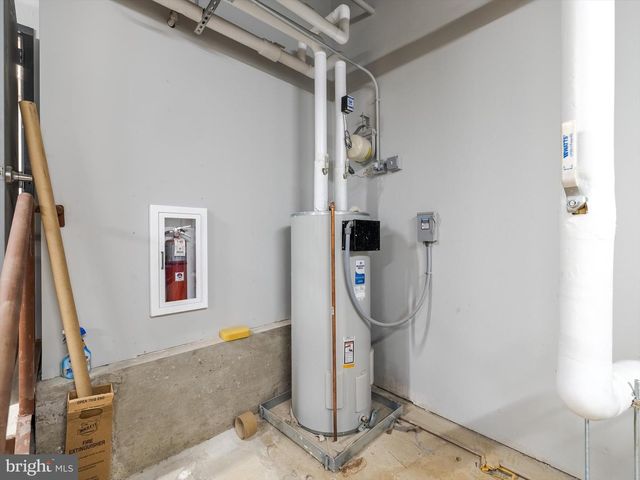 520 W ROOSEVELT BLVD, Philadelphia, PA 19120