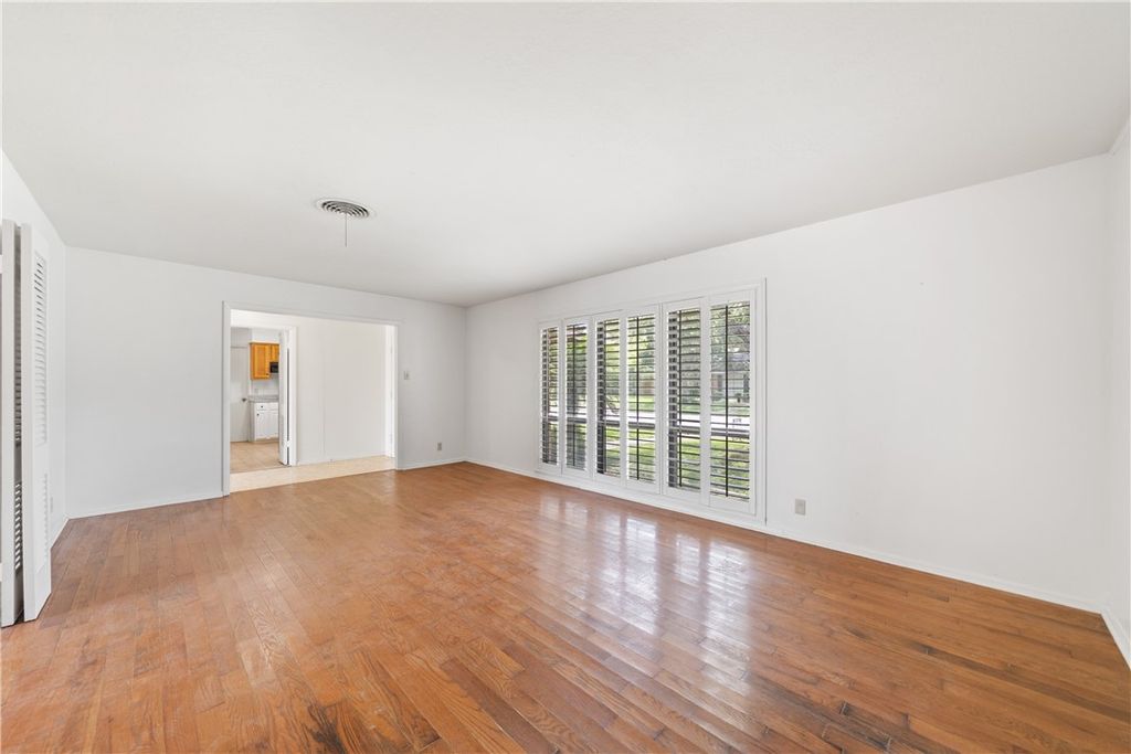 445 Poenisch, Corpus Christi, TX 78412 — photo 4