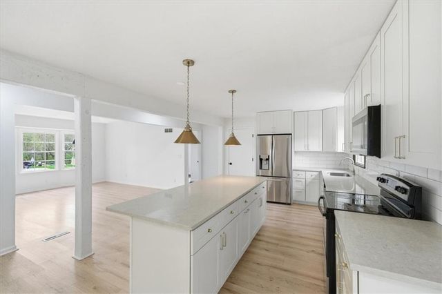 12816 Overhill Avenue, Grandview, MO 64030