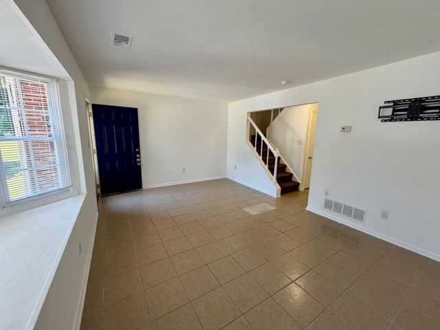 68 VILLAGE DR, Dover, DE 19904