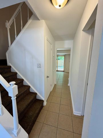 68 VILLAGE DR, Dover, DE 19904