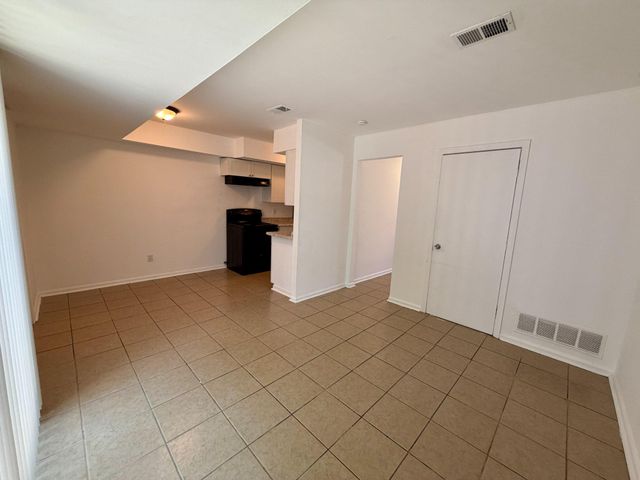 68 VILLAGE DR, Dover, DE 19904