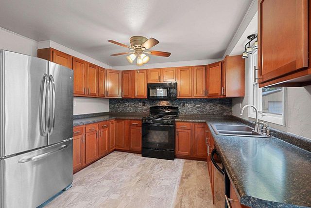 1919 CTH U, Howard, WI 54313