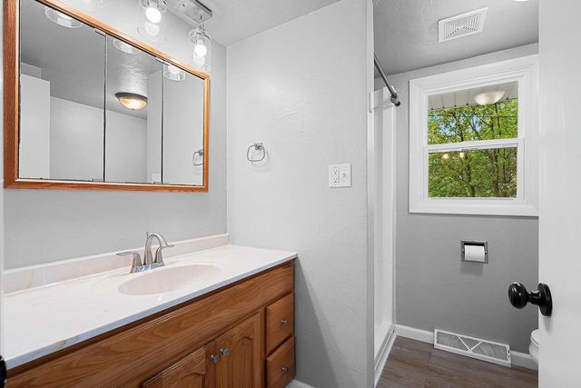 1919 CTH U, Howard, WI 54313