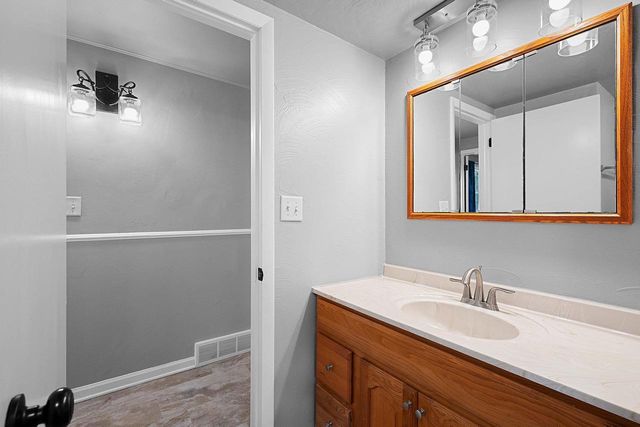 1919 CTH U, Howard, WI 54313