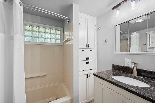 1919 CTH U, Howard, WI 54313