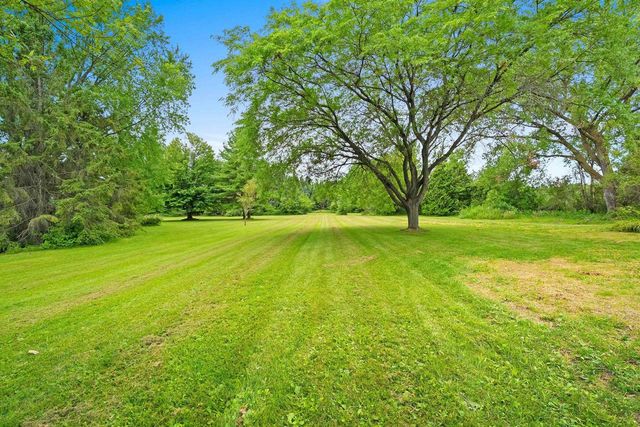 1919 CTH U, Howard, WI 54313