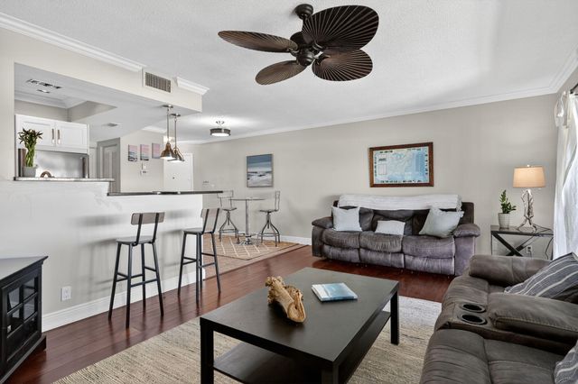 100 Lehane Terrace 28, North Palm Beach, FL 33408