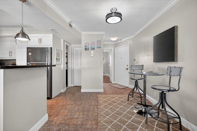 100 Lehane Terrace 28, North Palm Beach, FL 33408