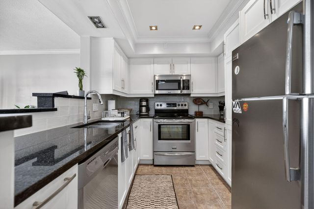 100 Lehane Terrace 28, North Palm Beach, FL 33408