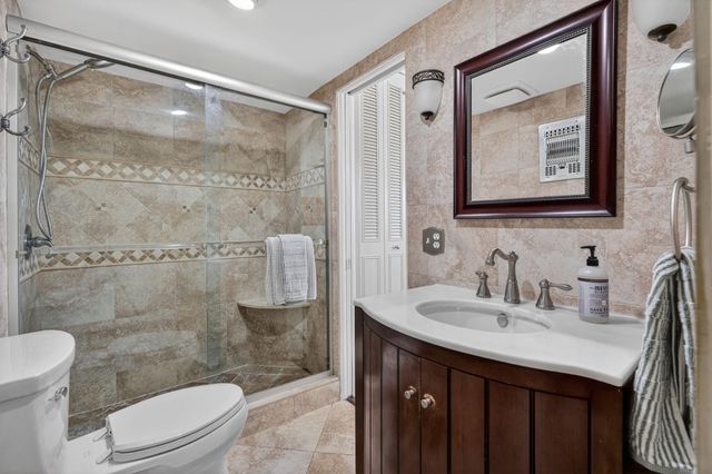 100 Lehane Terrace 28, North Palm Beach, FL 33408