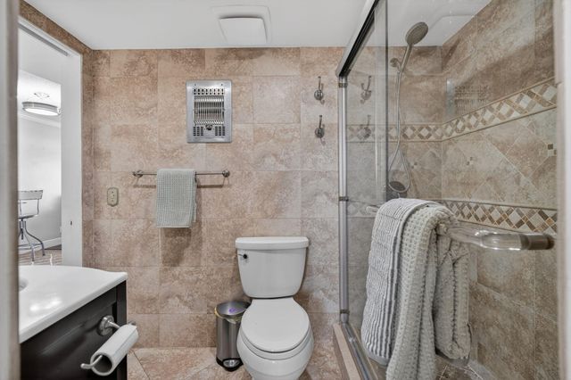 100 Lehane Terrace 28, North Palm Beach, FL 33408