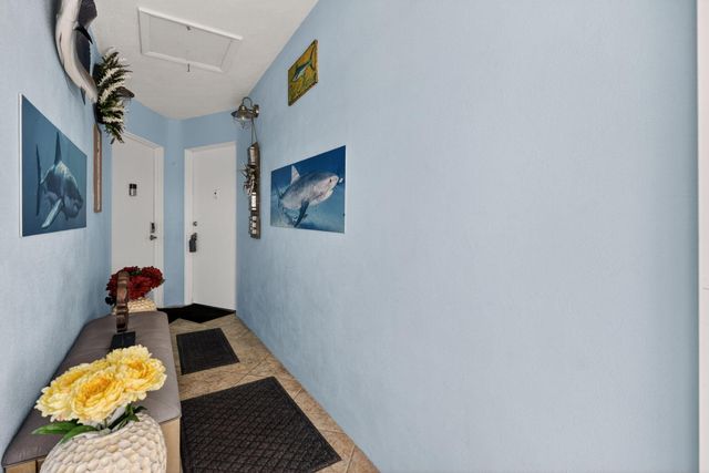 100 Lehane Terrace 28, North Palm Beach, FL 33408