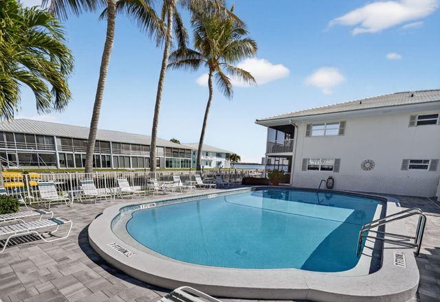 100 Lehane Terrace 28, North Palm Beach, FL 33408