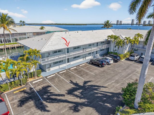 100 Lehane Terrace 28, North Palm Beach, FL 33408