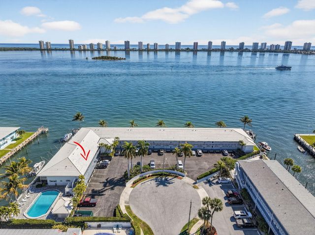 100 Lehane Terrace 28, North Palm Beach, FL 33408