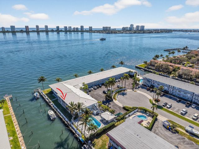 100 Lehane Terrace 28, North Palm Beach, FL 33408