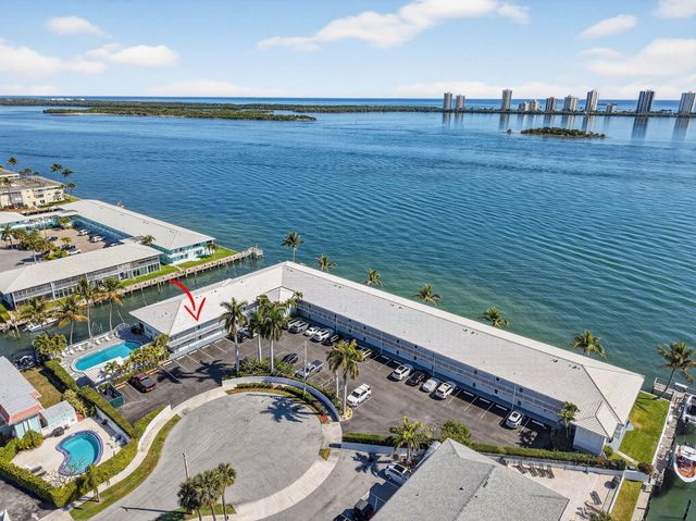 100 Lehane Terrace 28, North Palm Beach, FL 33408