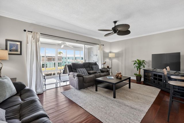 100 Lehane Terrace 28, North Palm Beach, FL 33408