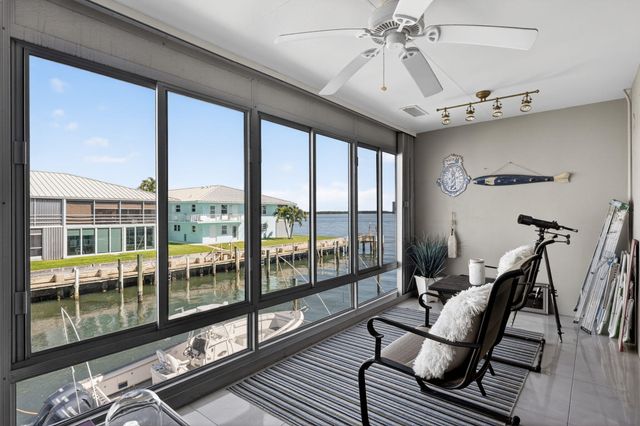 100 Lehane Terrace 28, North Palm Beach, FL 33408