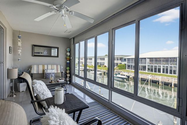 100 Lehane Terrace 28, North Palm Beach, FL 33408