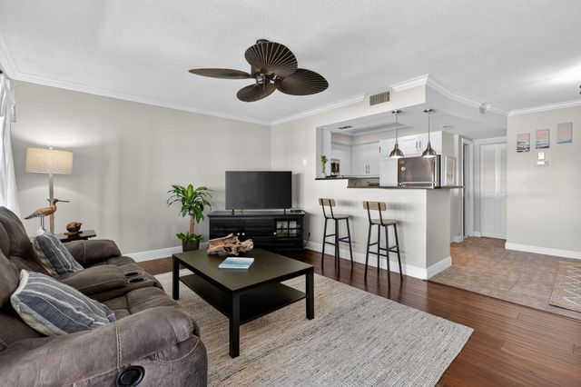 100 Lehane Terrace 28, North Palm Beach, FL 33408