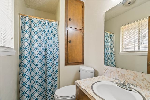 10702 Glenwood St, Corpus Christi, TX 78410