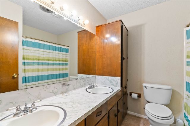 10702 Glenwood St, Corpus Christi, TX 78410