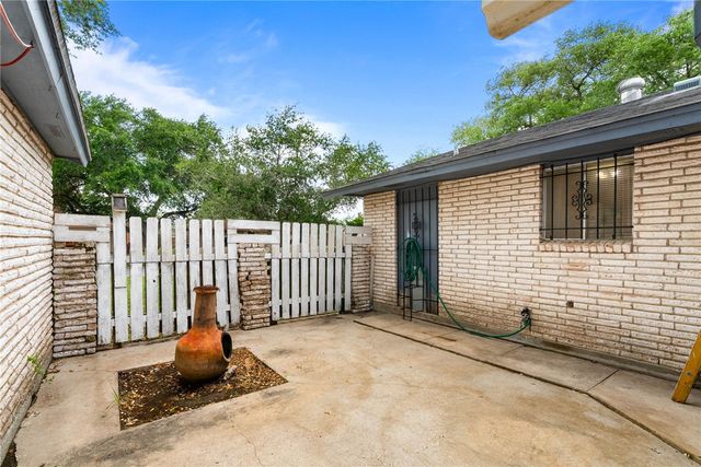 10702 Glenwood St, Corpus Christi, TX 78410