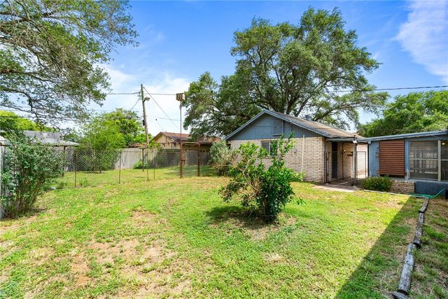 10702 Glenwood St, Corpus Christi, TX 78410
