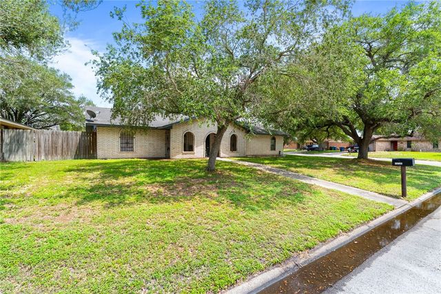 10702 Glenwood St, Corpus Christi, TX 78410