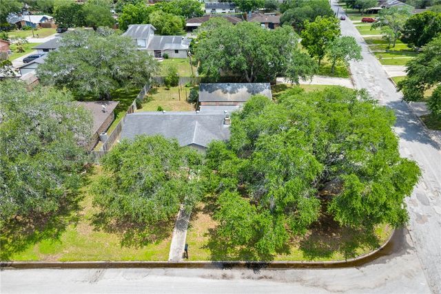 10702 Glenwood St, Corpus Christi, TX 78410