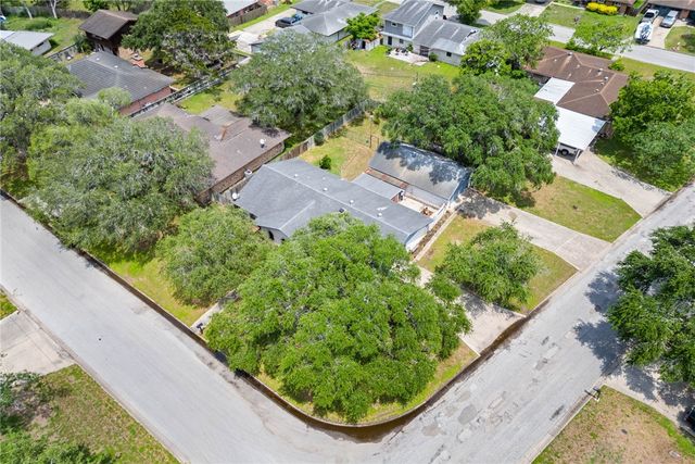 10702 Glenwood St, Corpus Christi, TX 78410
